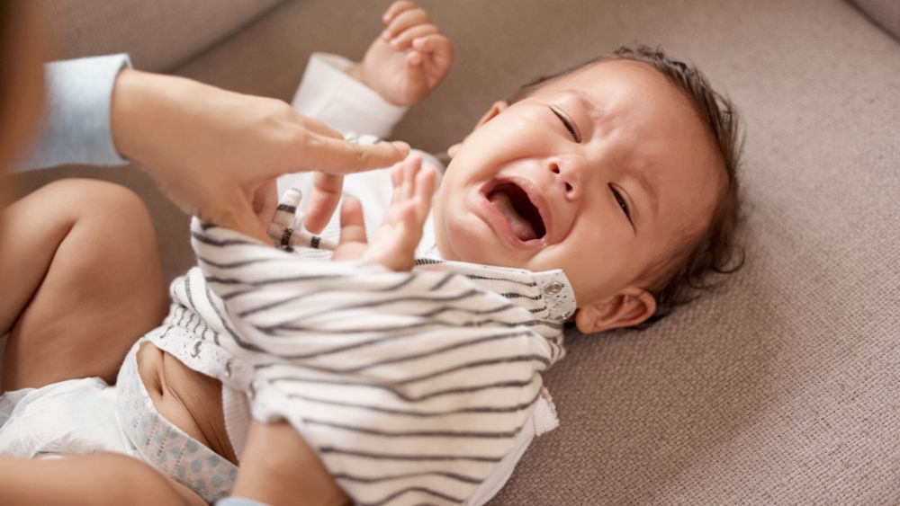 baby crying tummy pain